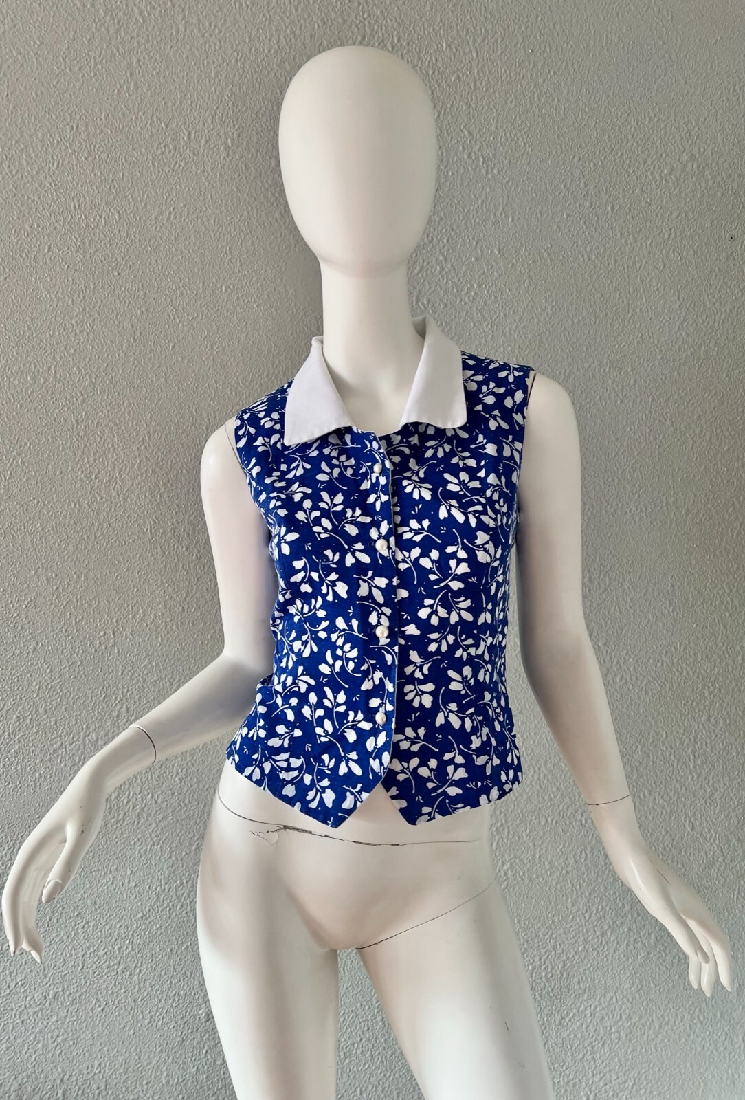 Vintage Blue Floral Pearl Button Down Sleeveless Pin Up Crop Blouse Top S/M