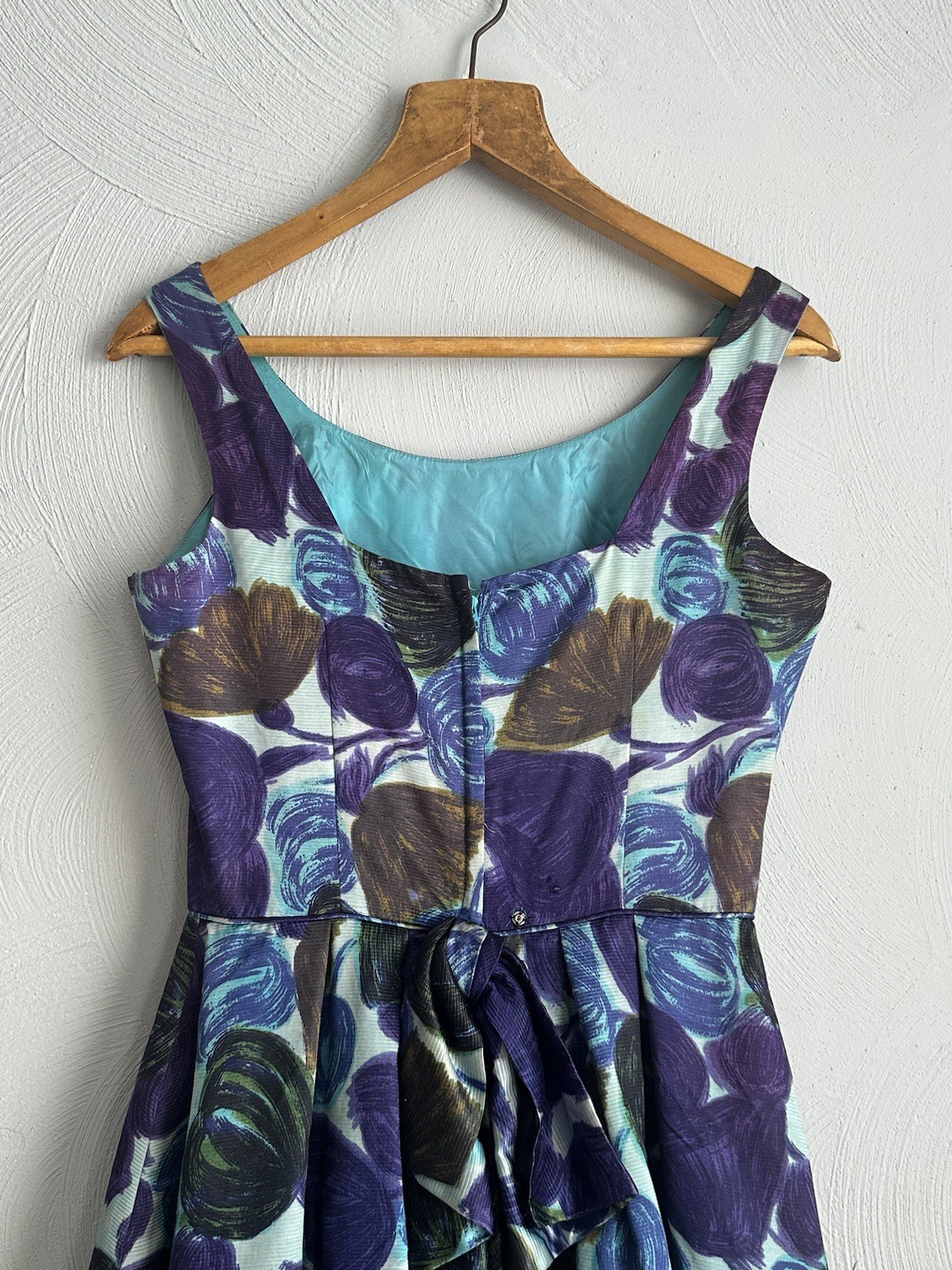 Vintage 1950s Floral Watercolor Print Dress Purple Blue Size Small Waist 27in