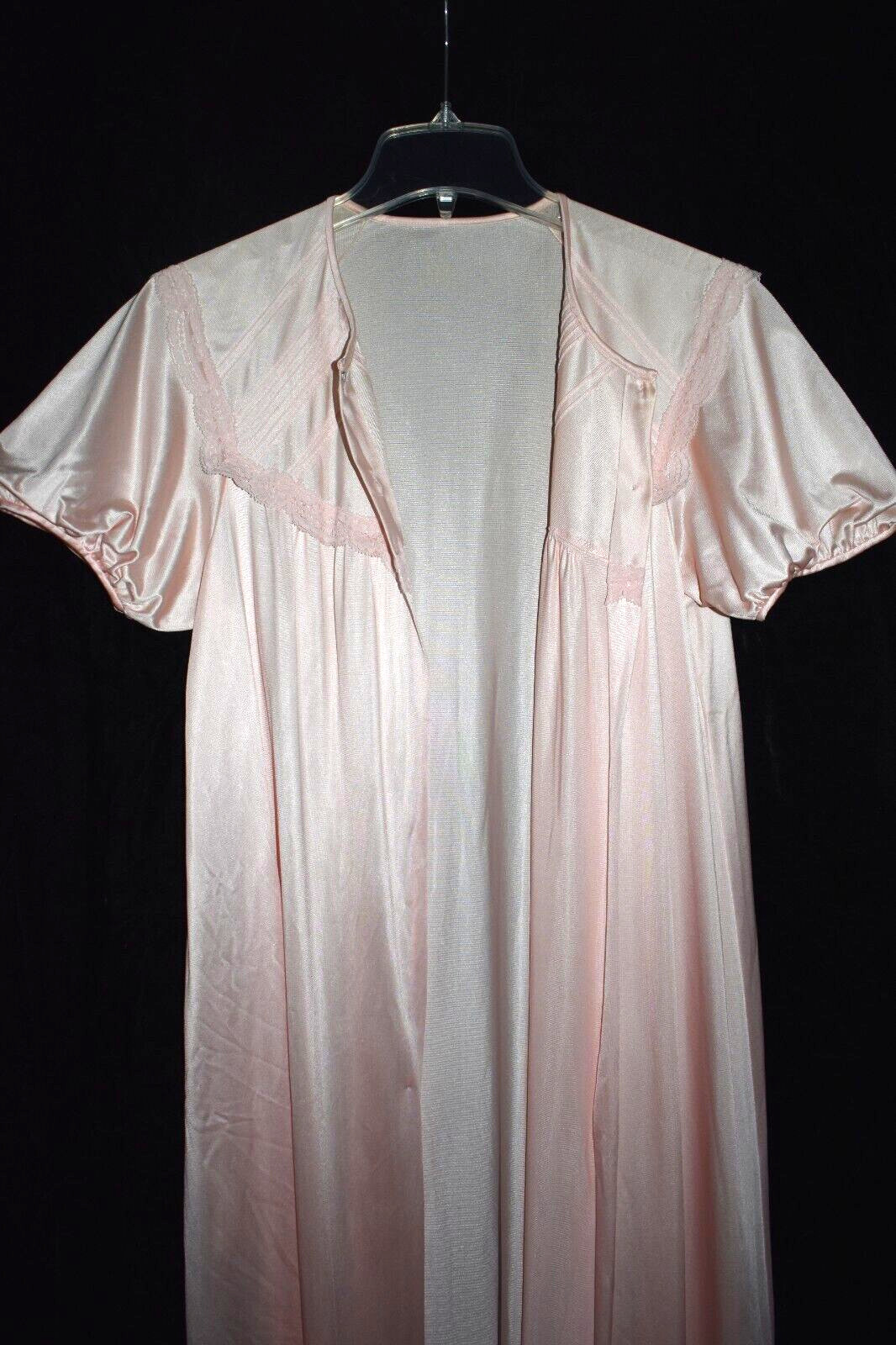 Vintage VANITY FAIR Antron III Pale Pink 3 Button Front Robe Size SML