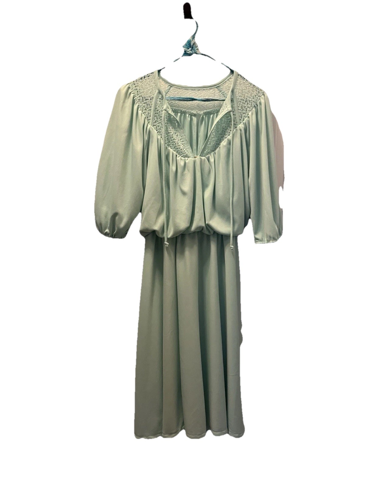 Mint green vintage 70s dress with lace detailing. Size Small