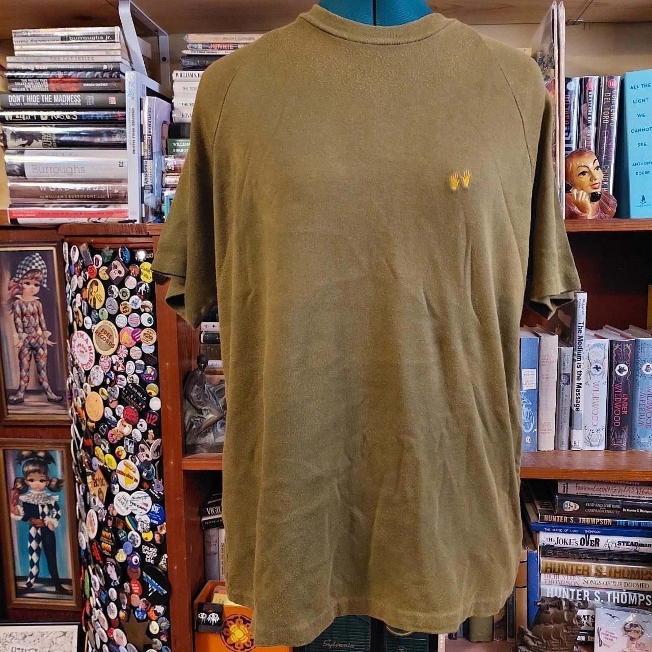 Vintage olive-green short sleeve t-shirt, it is thicker, soft fabric.