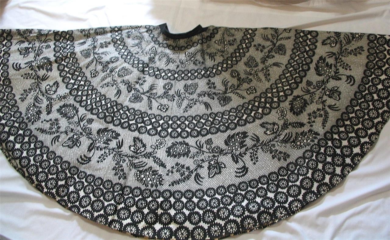 VINTAGE 1950S~BLACK & WHITE CIRCLE SKIRT W INNER CRINOLINE~SM~25″WAIST~196″SWEEP