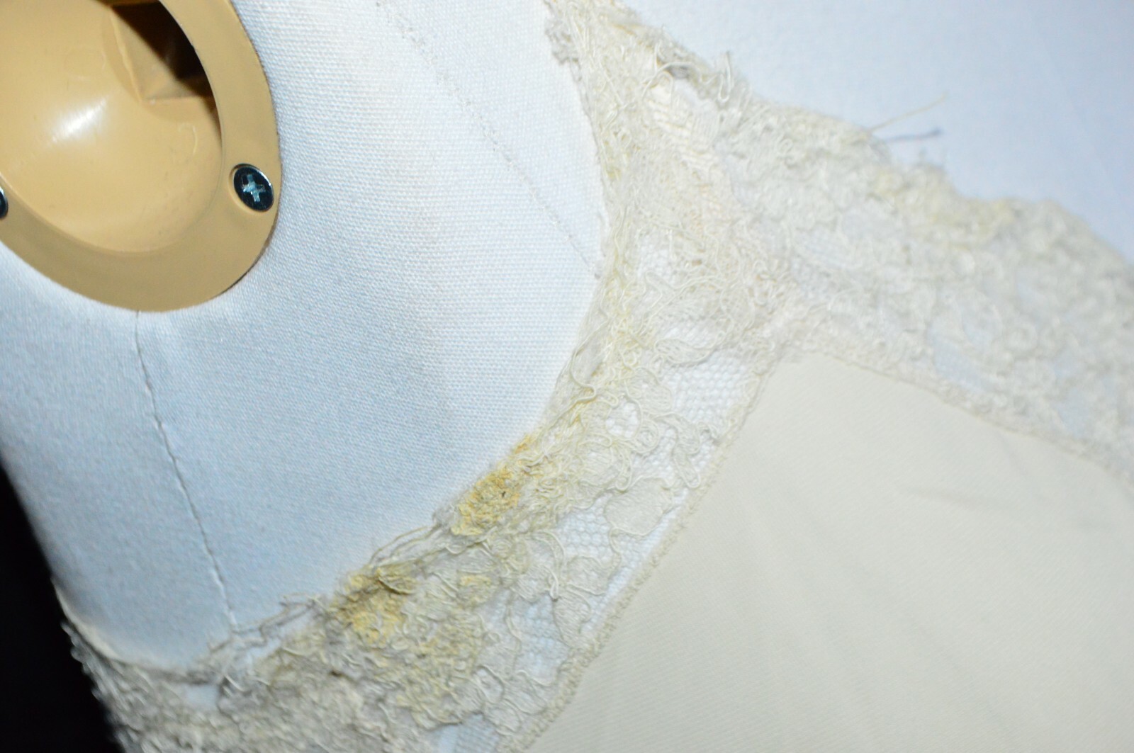 Carter’s Du Pont Nylon 34 Average Beige Lace Vintage Slip Dress