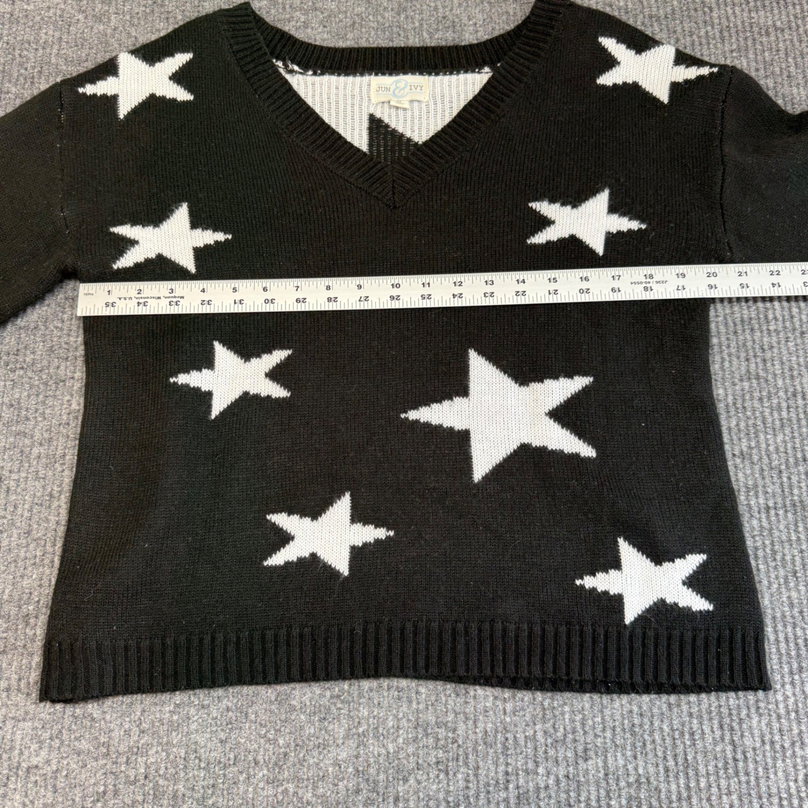 Jun & Ivy Medium Star Print V Neck Top Black White Lightweight Knit Fairy Grunge