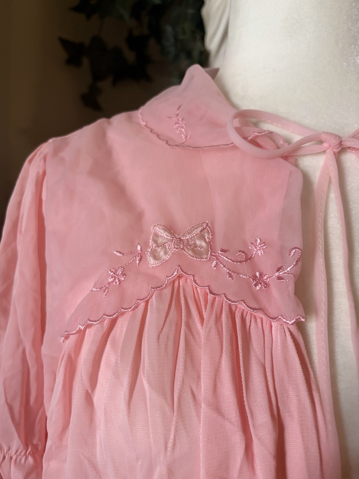 Vintage Grants Isis Robe 1960s Light Pink With Bow Embroidery Size Medium