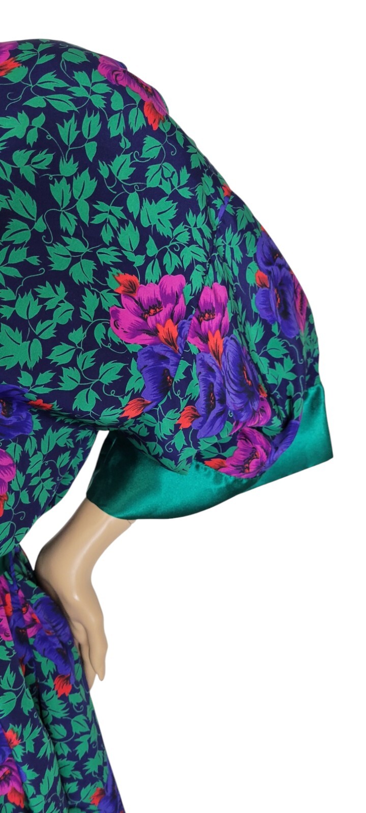 Vtg Victoria’s Secret Gold Label Poly Satin Green Purple Pink Red Floral Robe OS