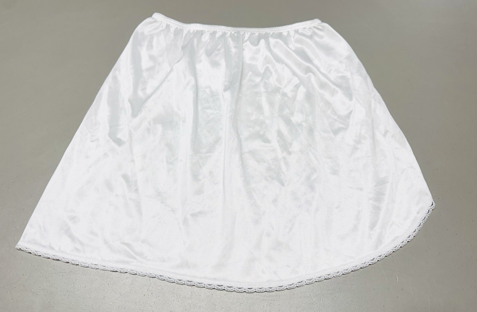 Vtg Vassarette Nylon White Side Slit Mini Lace Trim Sissy Half Slip Sz S EUC