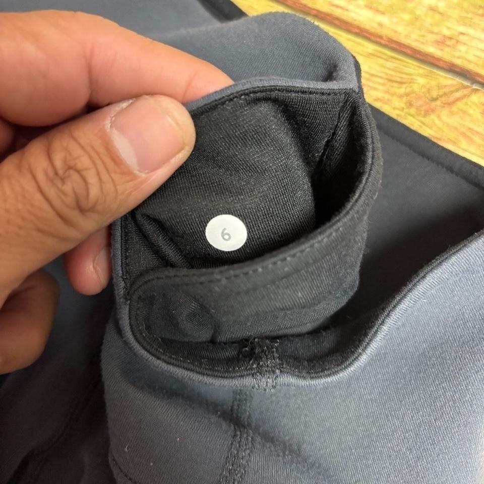 Unique Vintage Lululemon reversible Groove pants black/gray snap. Item 435