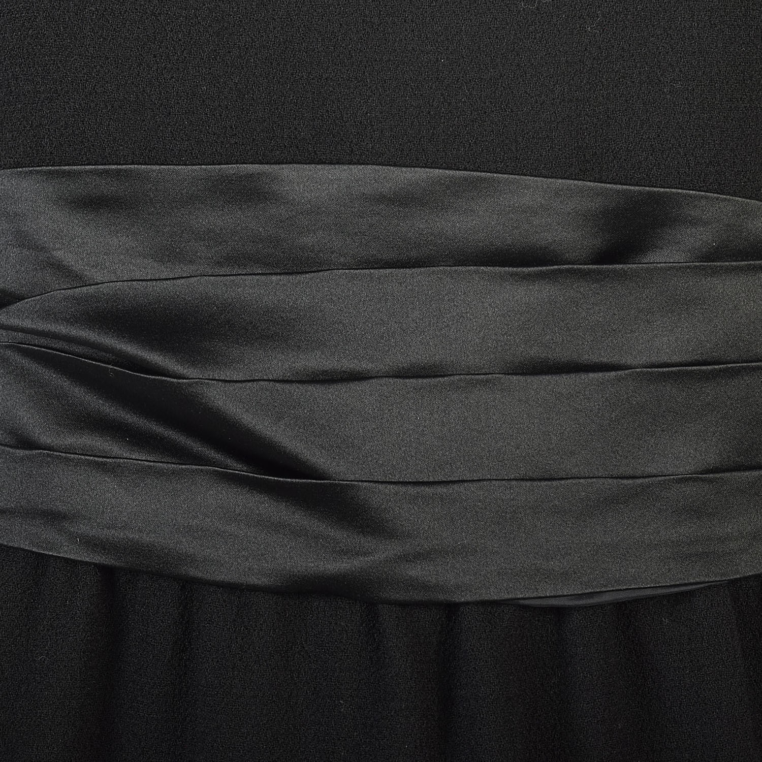 Medium 2000s Sleeveless LBD Little Black Dress Satin Ruched Waist Cocktail Dress