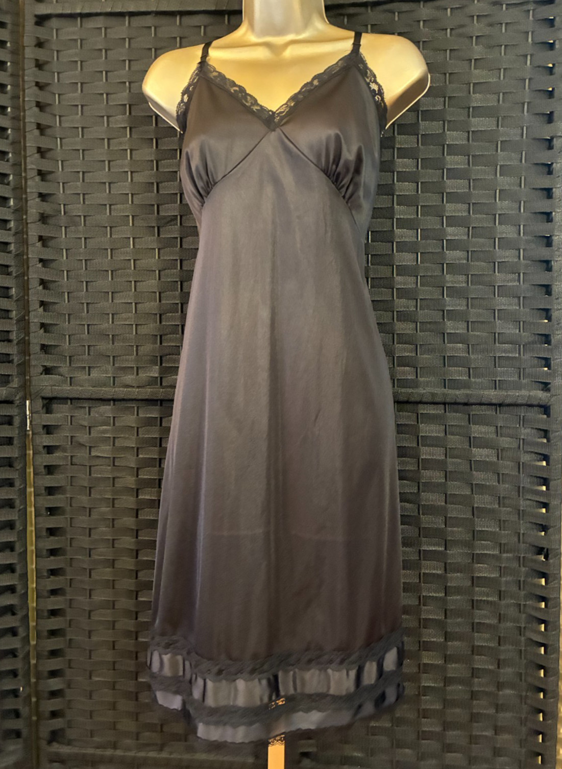 Vintage LADY MANHATTAN FULL SLIP Black Medium 38 B NYLON LACE Goth Office Siren