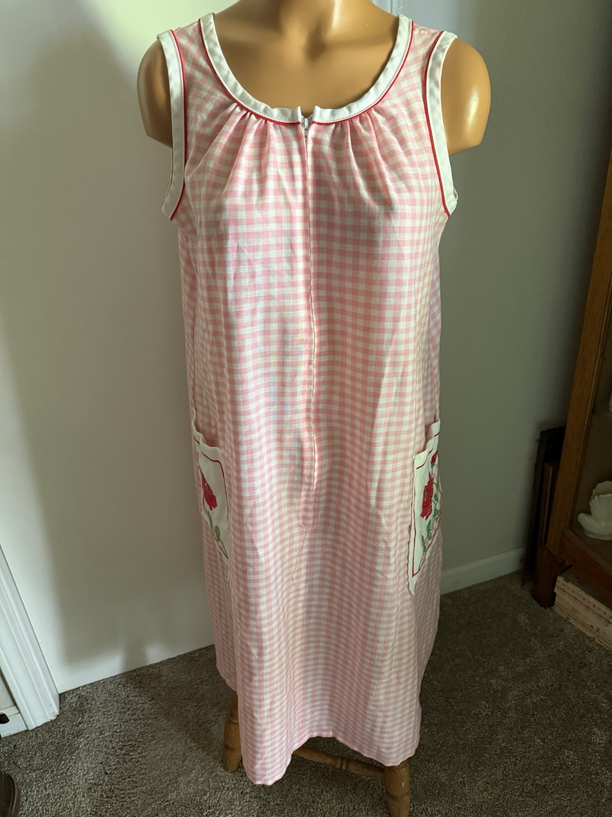 VTG 70’s KOMAR PINK CHECK W/EMBROIDERED POCKETS COTTON BLEND ZIP-UP LOUNGER SZ M