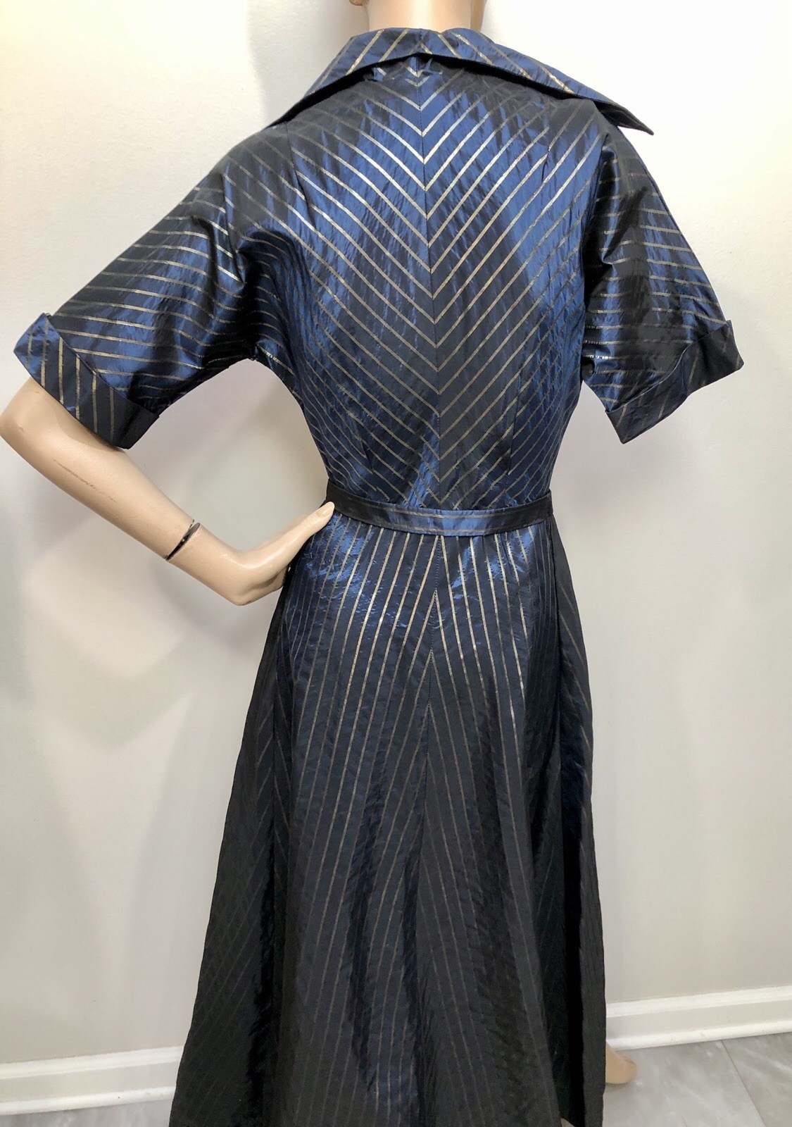 VTG 1940s RAYON SHARKSKIN *GOLD METALLIC STRIPED Shimmery ZIPPER FRONT DRESS XXS