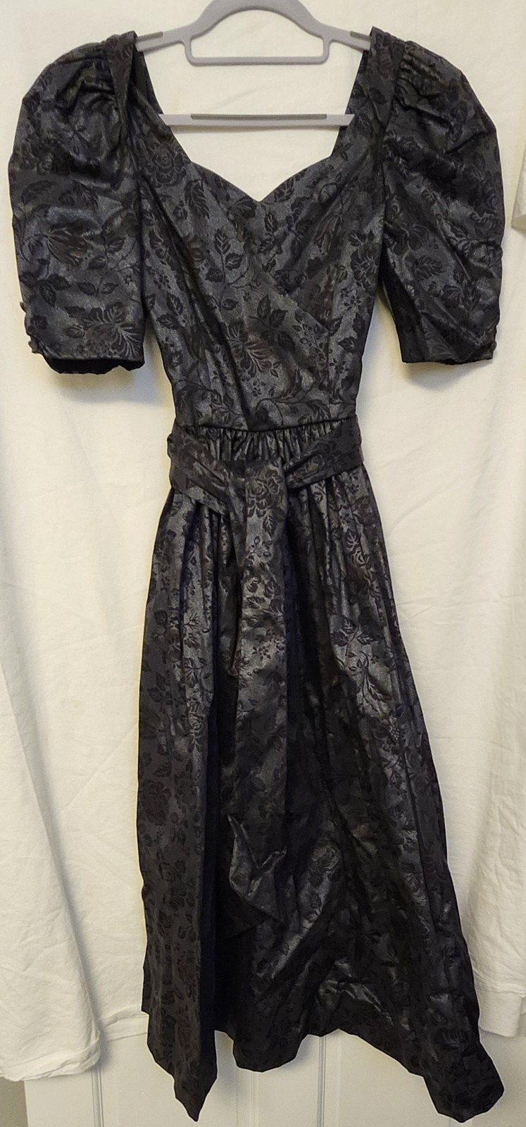 Vtg Laura Ashley dress nwt Black Taffeta Evening Holiday sz 8. 60″ Sweep