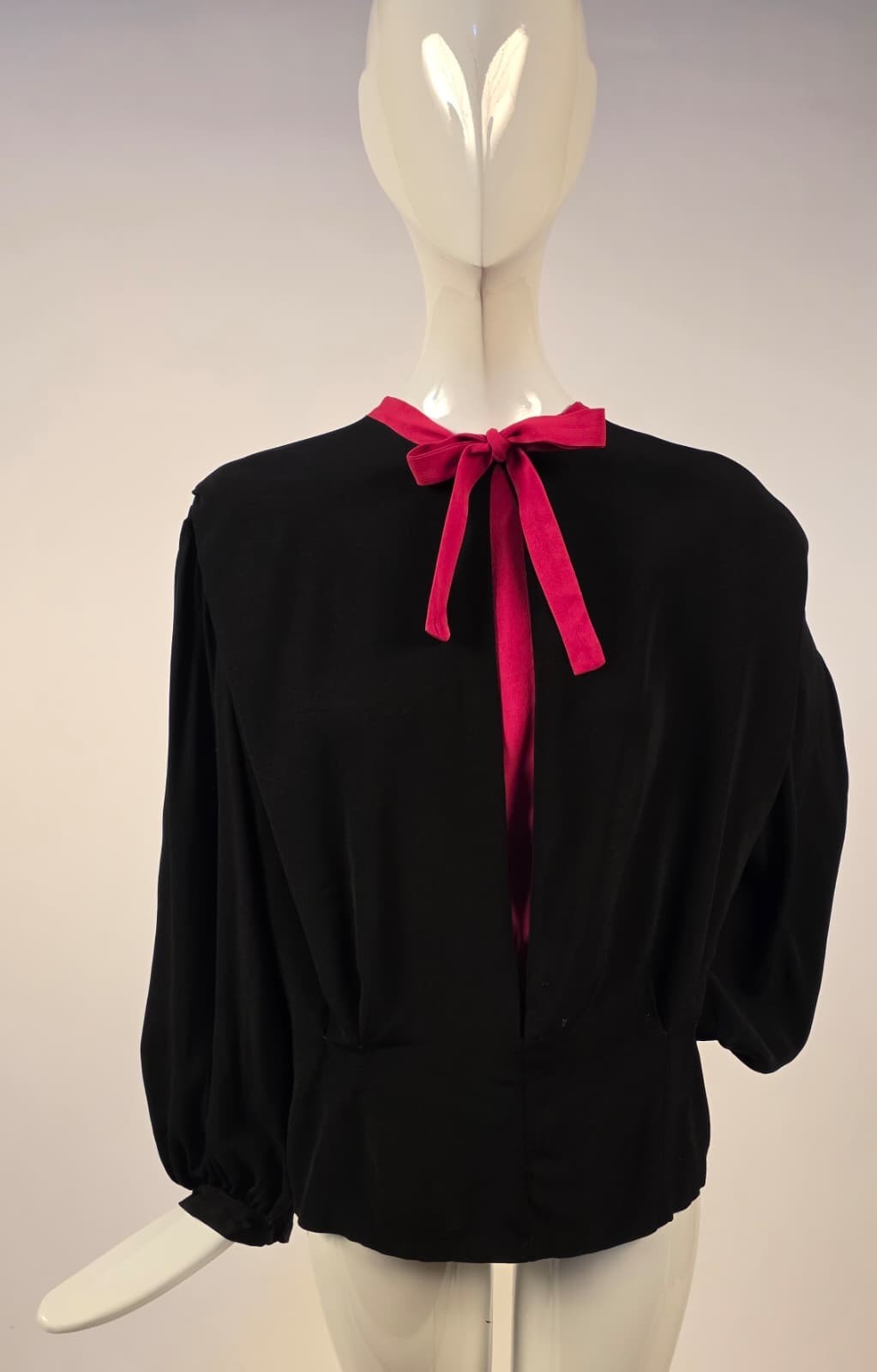 ANTIQUE 1930’S BLACK + PINK RAYON CREPE BLOUSE W PUFF SLEEVES