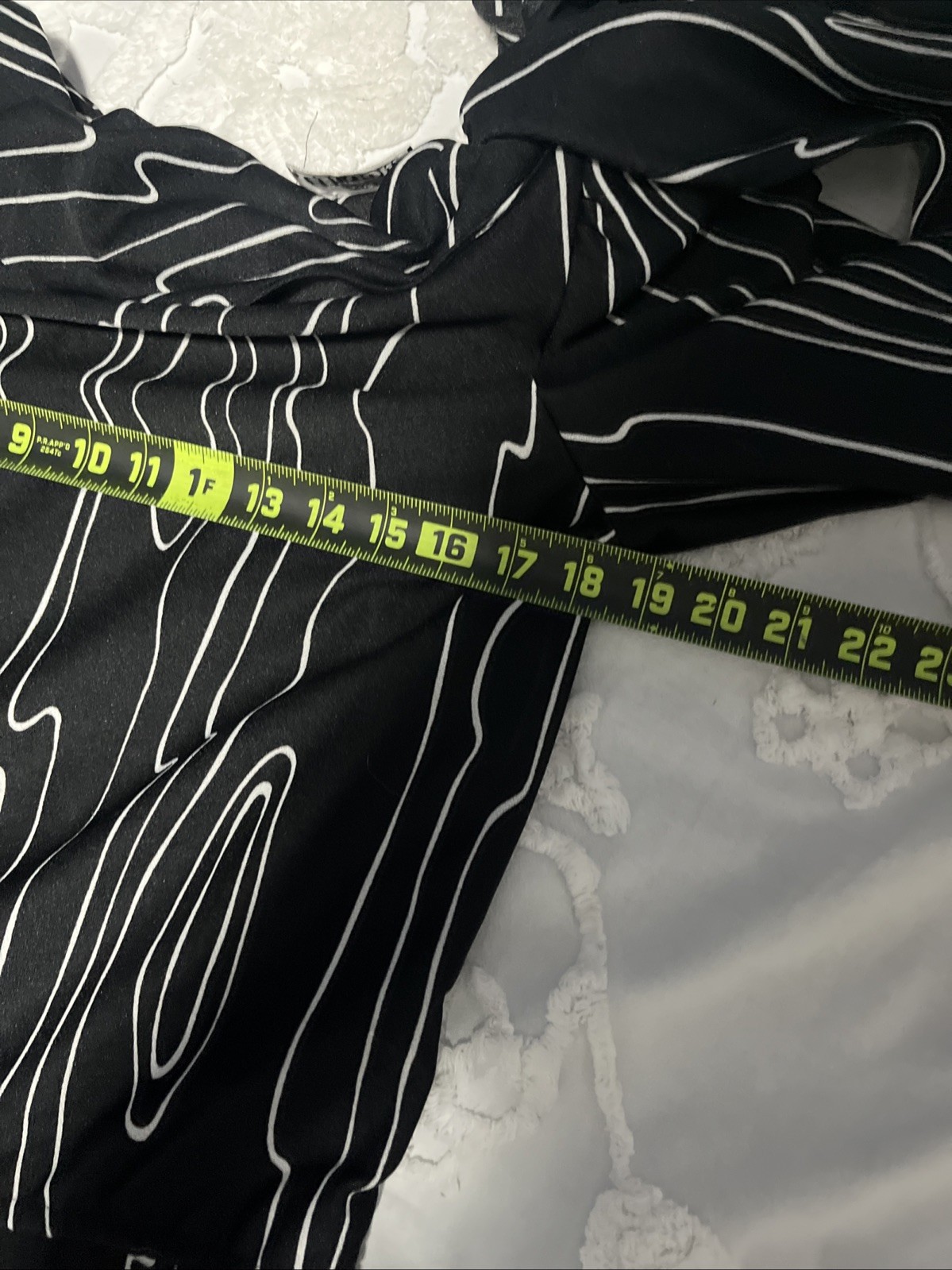VINTAGE TJUNIORS FABULOUS BLACK WHITE DRESS ABSTRACT 8/10