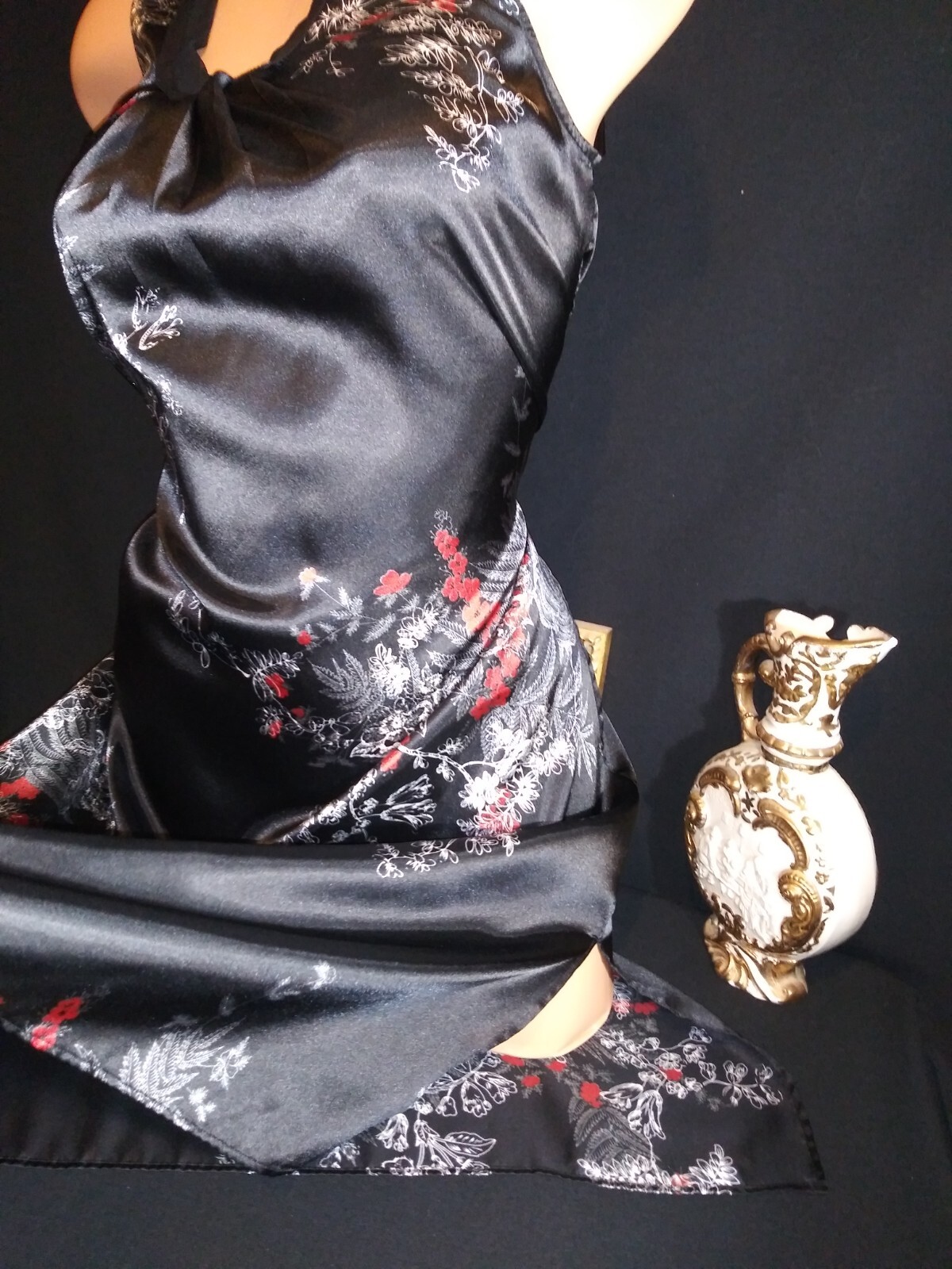 Vtg Satin Pleat Shiny Satin Soft Shiny Leaf NIGHTIE Nightgown Negligee Gown