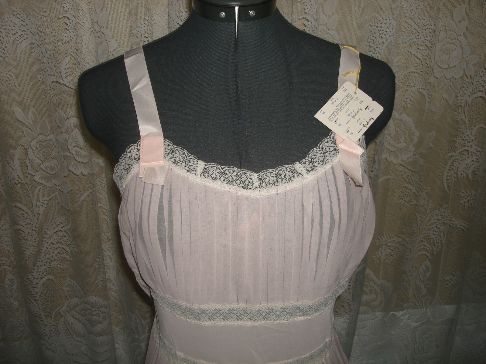 Vtg Beautiful 50’s Seamprufe Pink Nylon Lace Harmony Pleated Sheer Night Slip 34