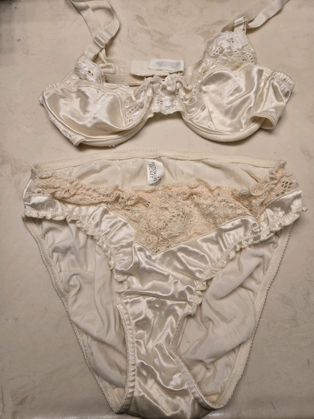 Vintage Victoria’s Secret Second Skin Satin Panty Set Size Small/34b 1997