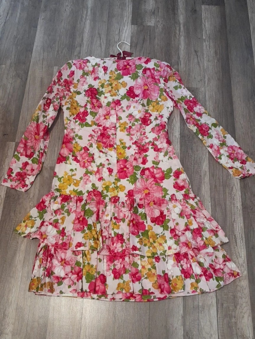 1960s Women’s Floral Below Knee Cottage Core Dress. Pit To Pit 19″/medium.b33