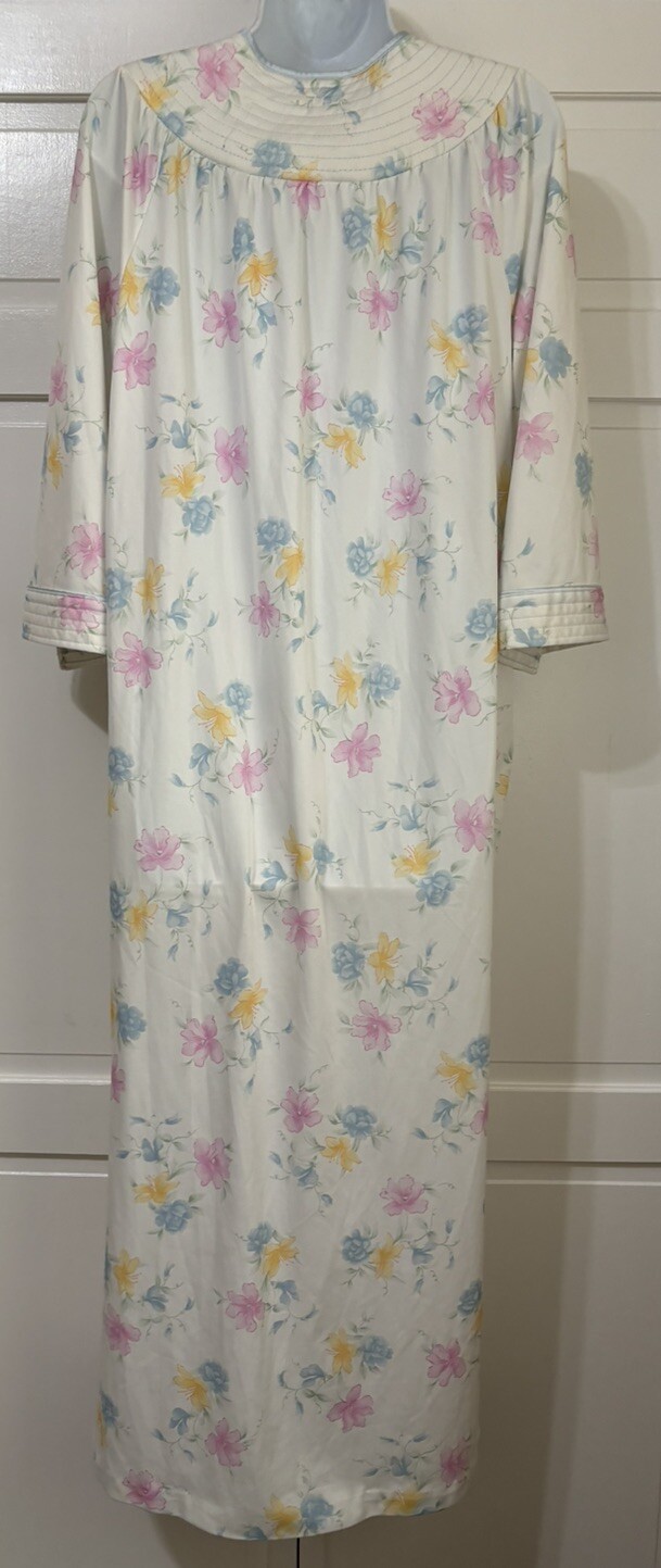 Vintage Carriage Court robe nightgown Day Dress Mumu Floral Zip Up Large