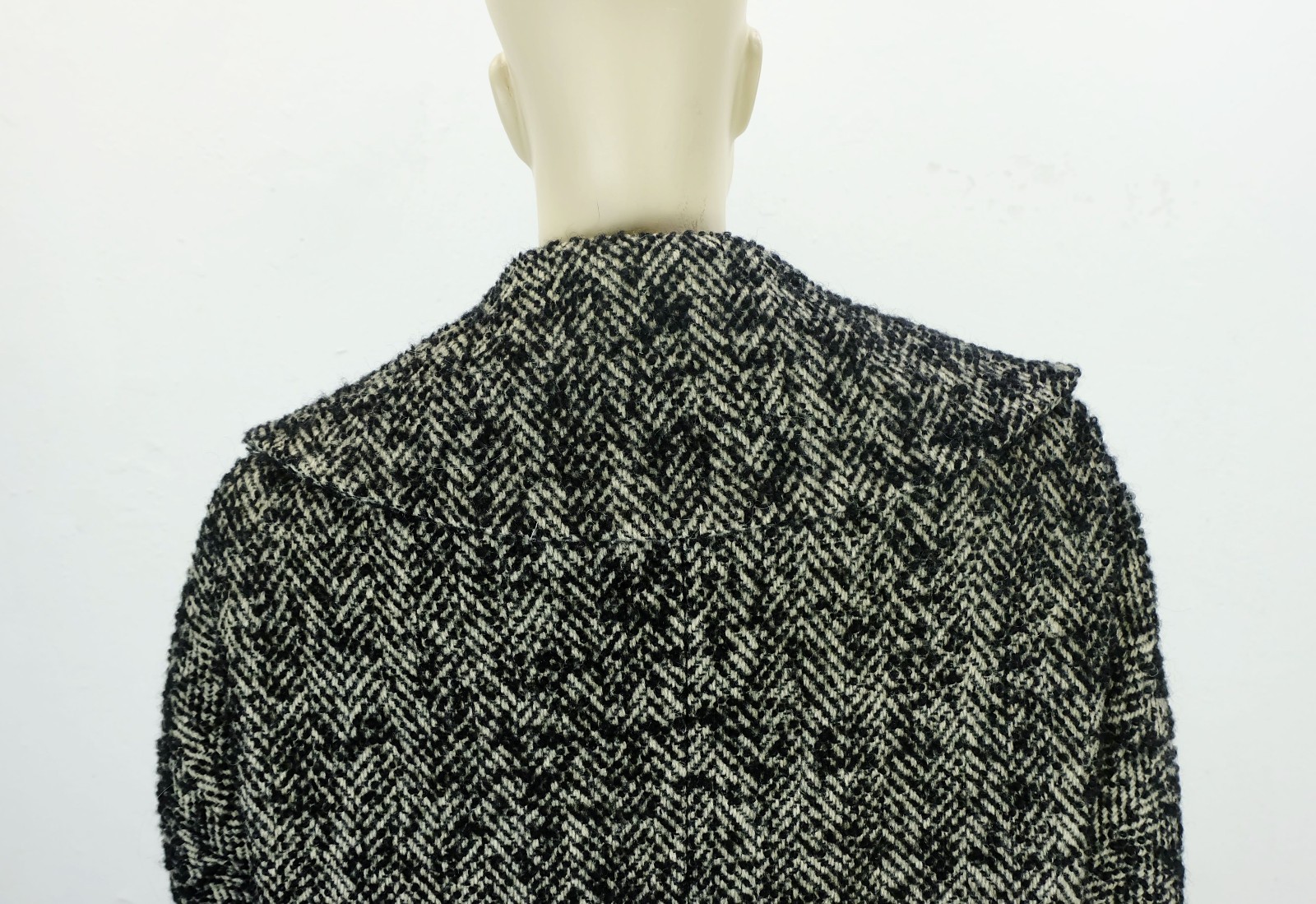 1950s true vintage COAT size 38/40 herringbone tweed large collar large buttons