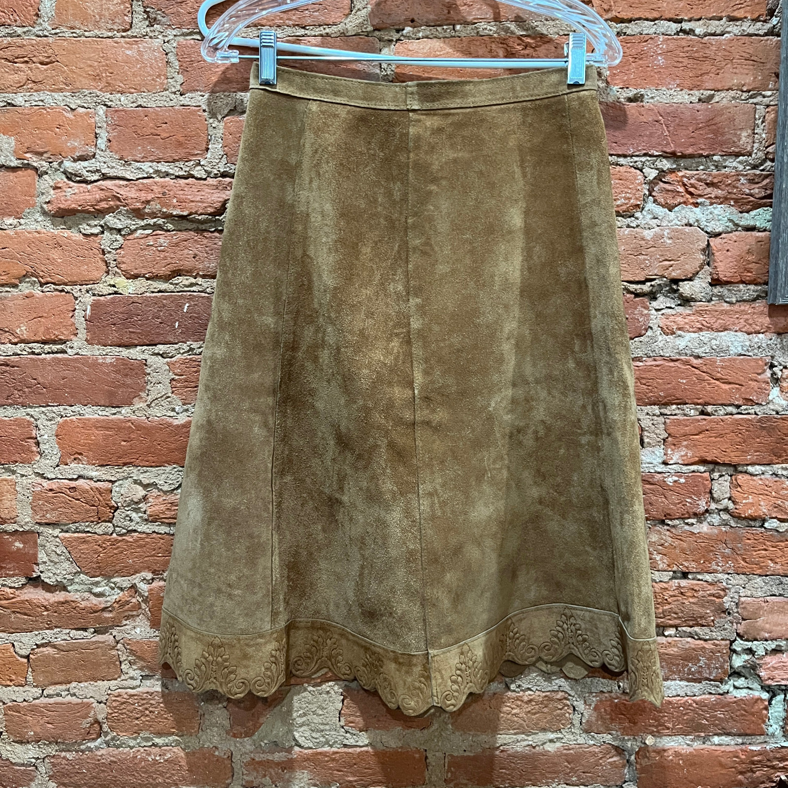 Vintage Western A-Line Cowgirl Festival Tan Suede Skirt Embossed Hem 28″ waist