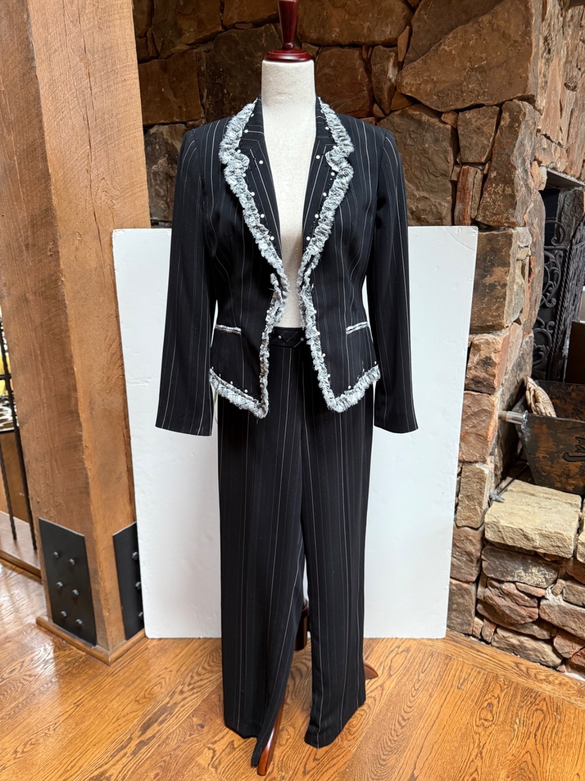 Vintage Y2K early 2000s women’s Alberto Makali suit black & white