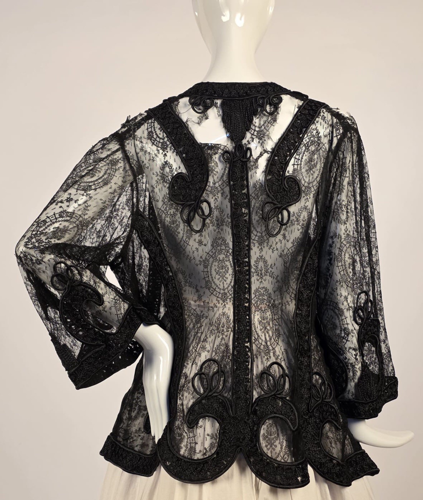 VICTORIAN 19TH C BLACK SILK CHANTILLY LACE JACKET AS ACQUIRED FOR STUDY PATTERN