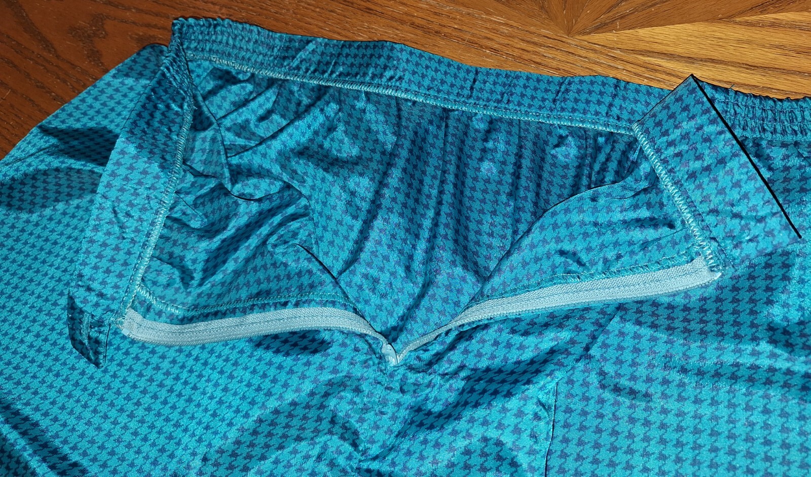 Vintage Dutchmaid Teal/Black Houndstooth 2-Piece Collared V-Neck Sz 40 Skirt Set