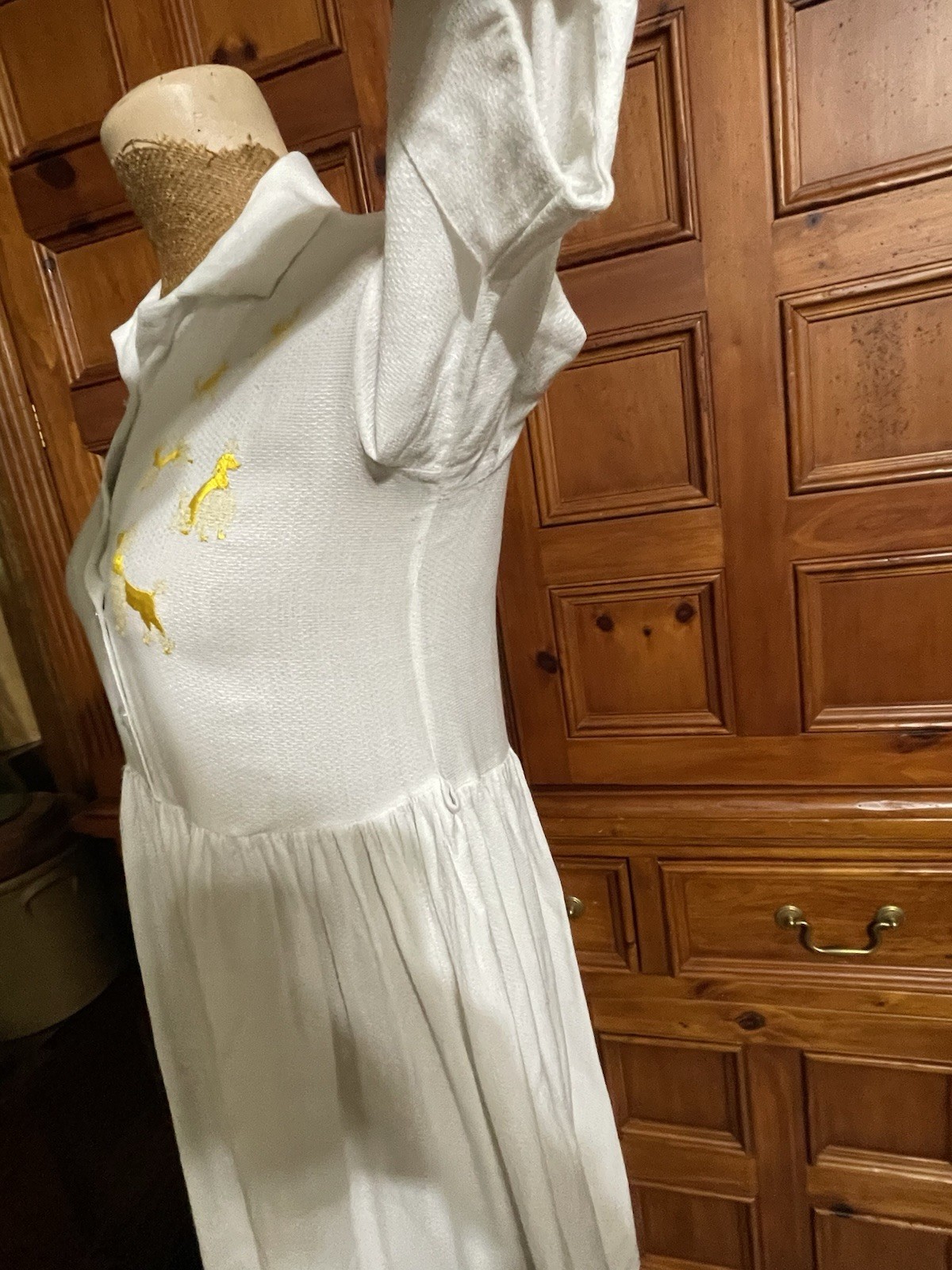 Vintage 40s 50s White Cotton RAYON Dress Embroidered Poodles 32″ Bust 32” WAIST