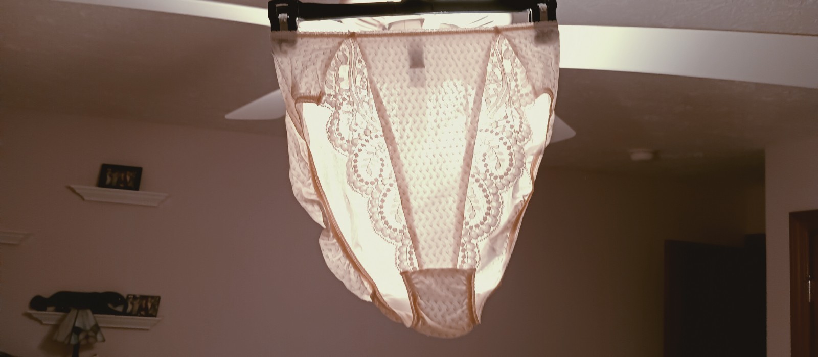 VALENTINO VINTAGE PANTIES sz M-6 CREAM SATIN DIAMONDS w-LACE SIDE PANELS #17-35