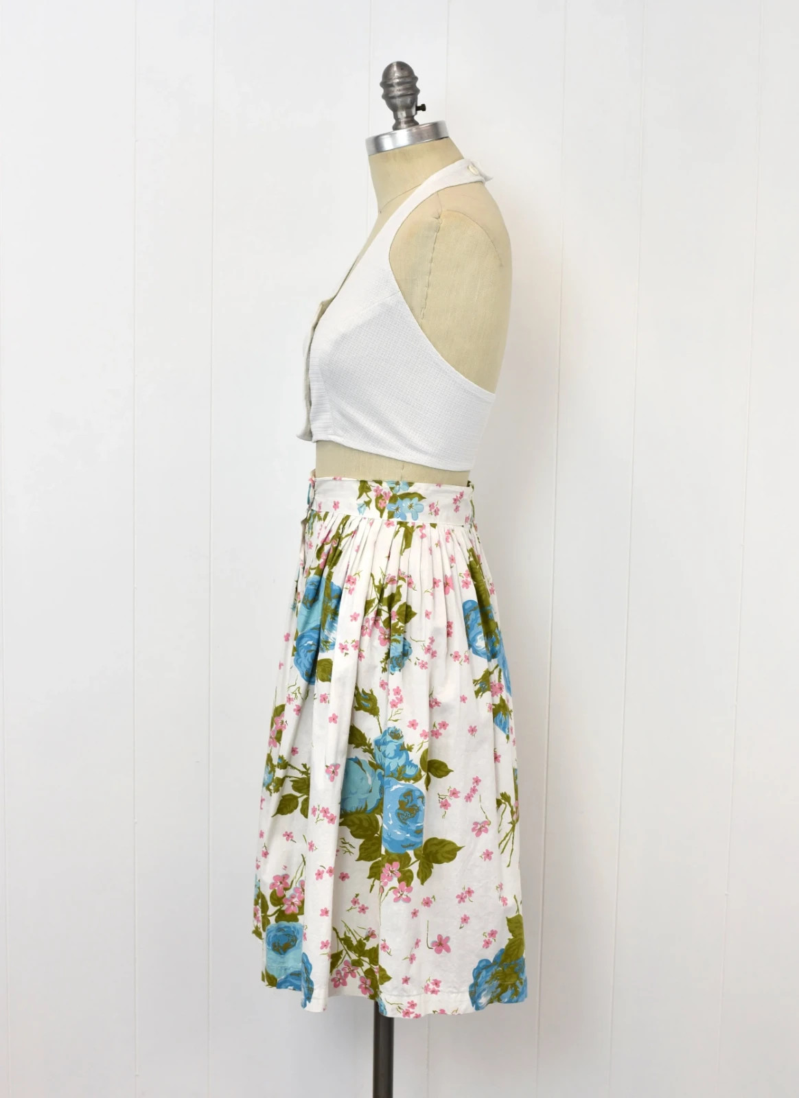 1950s Blue Rose Pink Floral Print White Cotton Pinup Mid Century Skirt