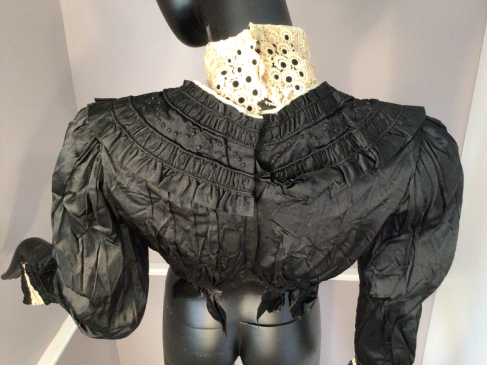 Authentic Vintage Black Silk and Lace Gibson Girl Era Bodice (E-9)