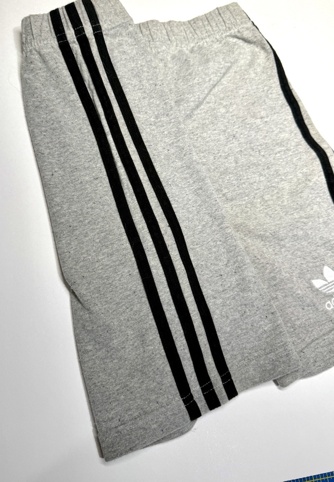 Vintage 90s adidas Originals Women’s Bicycle Shorts Gray 3-Stripe Trefoil M