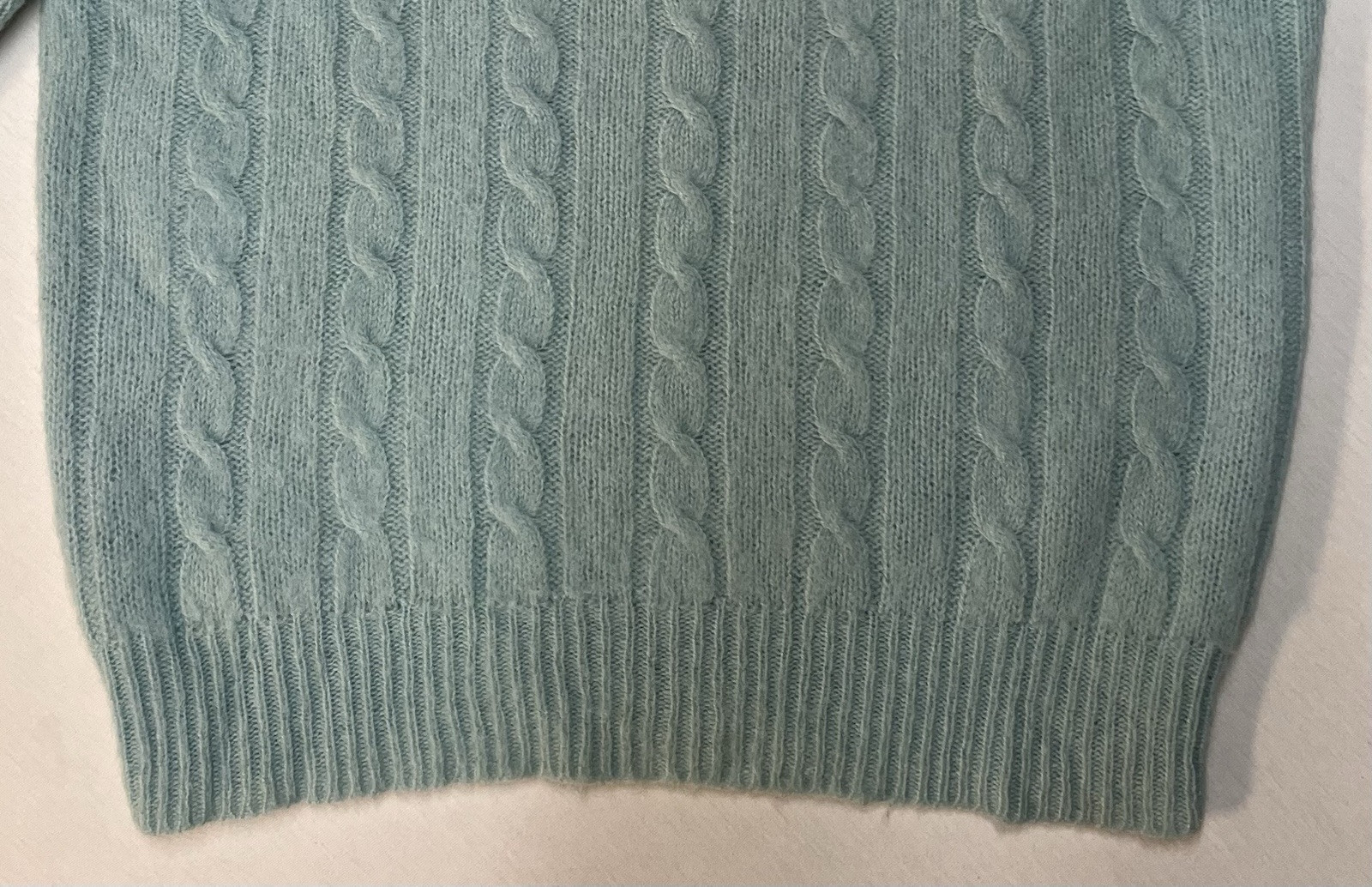 Vintage Cesarani Cable Knit Sweater 100% Shetland Wool Hong Kong Sz L Chest 42”