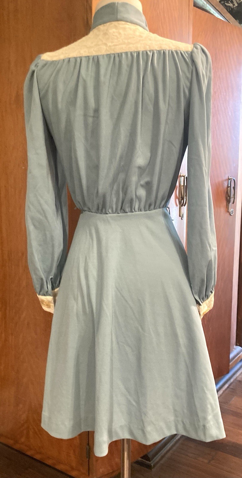 Vintage 1960s 1970s pale blue mini dress 40s style junior size B36