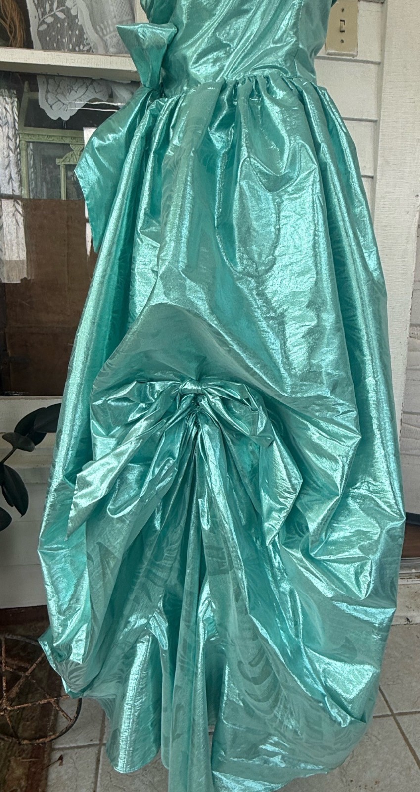 Vintage 80’s Aqua Green Lame’ Ball /Prom Gown Bustled Bow TD4 Eletra size 11/12