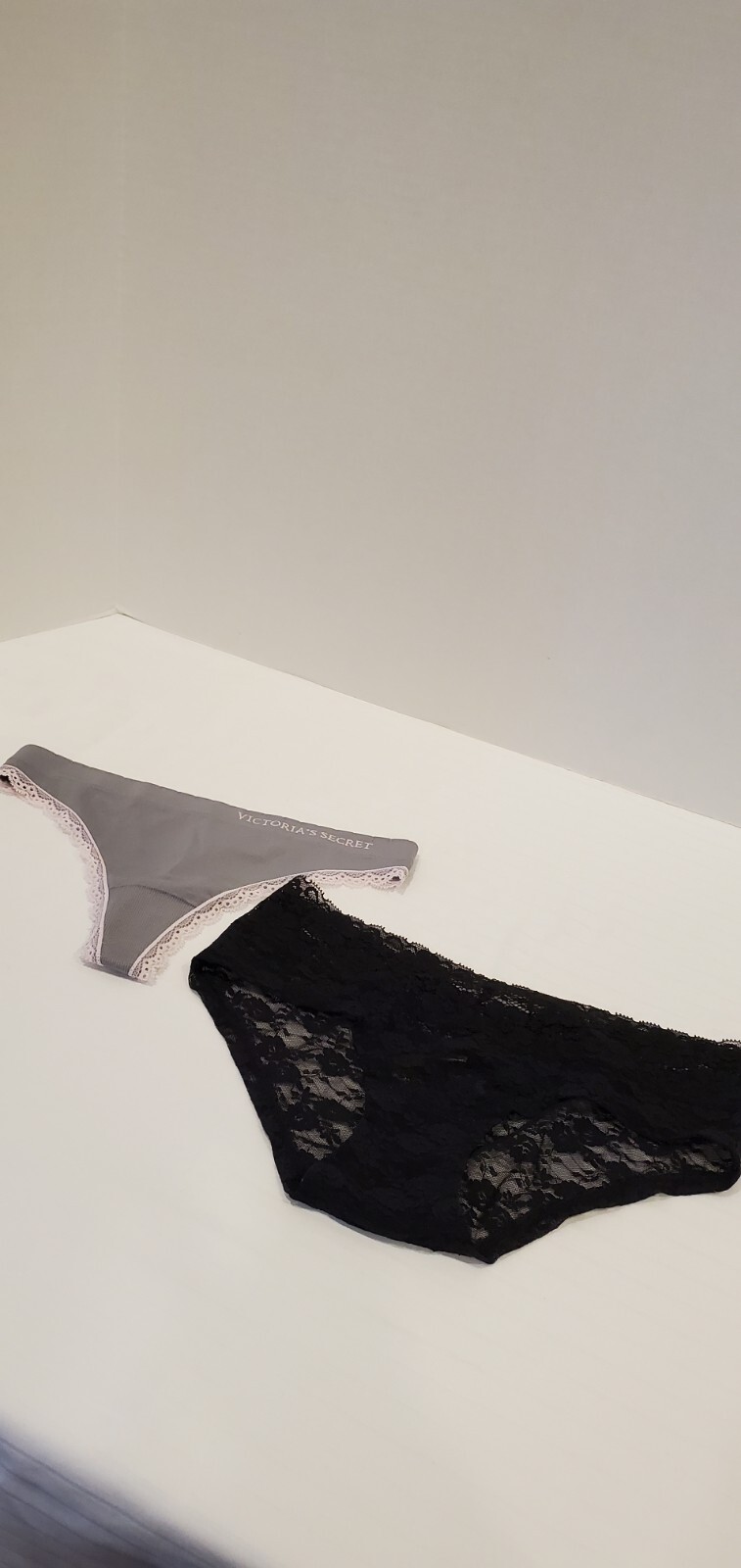 2013 VICTORIA’S SECRET PINK grey/pink Thong and Black lace Brief-S/M-Lot of 2