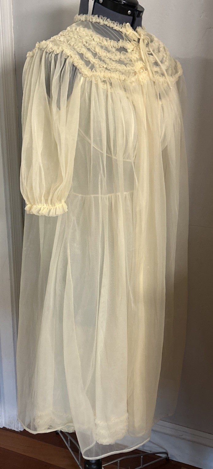 VTG CHIC LINGERIE Yellow Nightgown and Robe Peignoir NYLON USA SZ Med