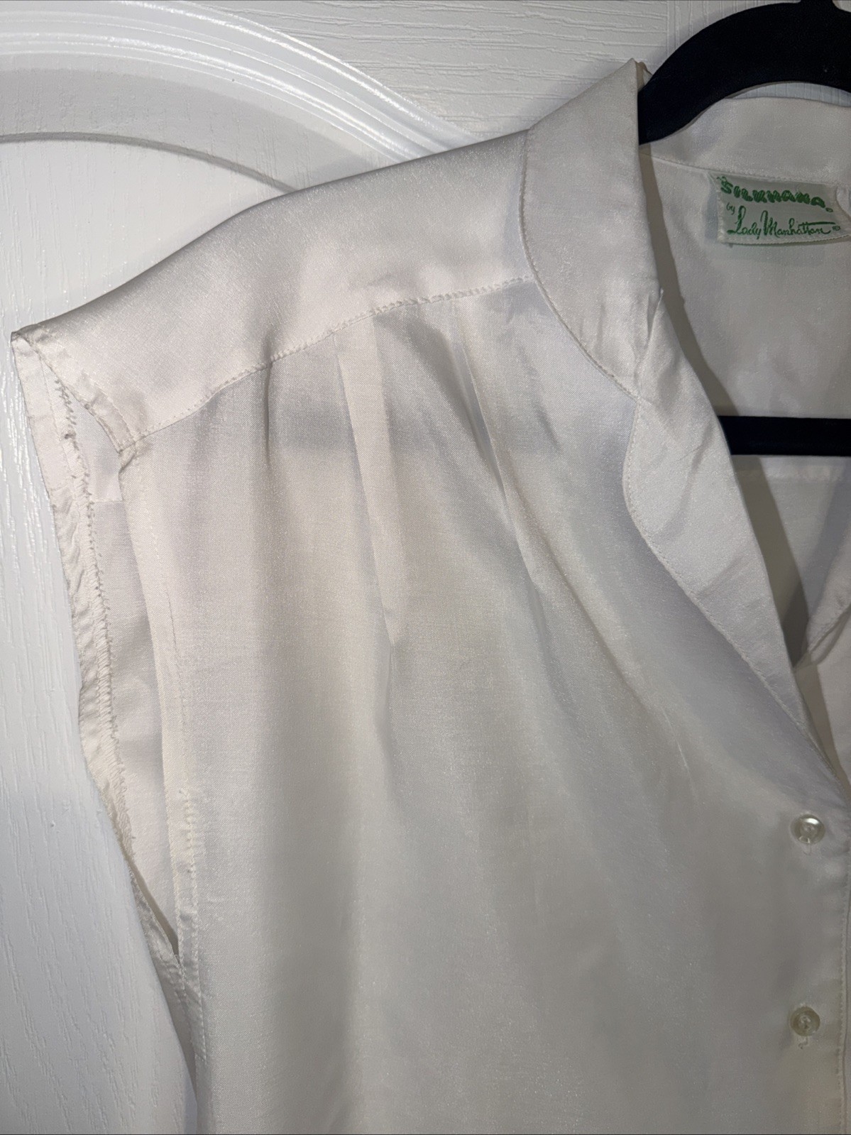 Vintage SilkHana by Lady Manhattan Blouse White Sleeveless Button Front M (read)