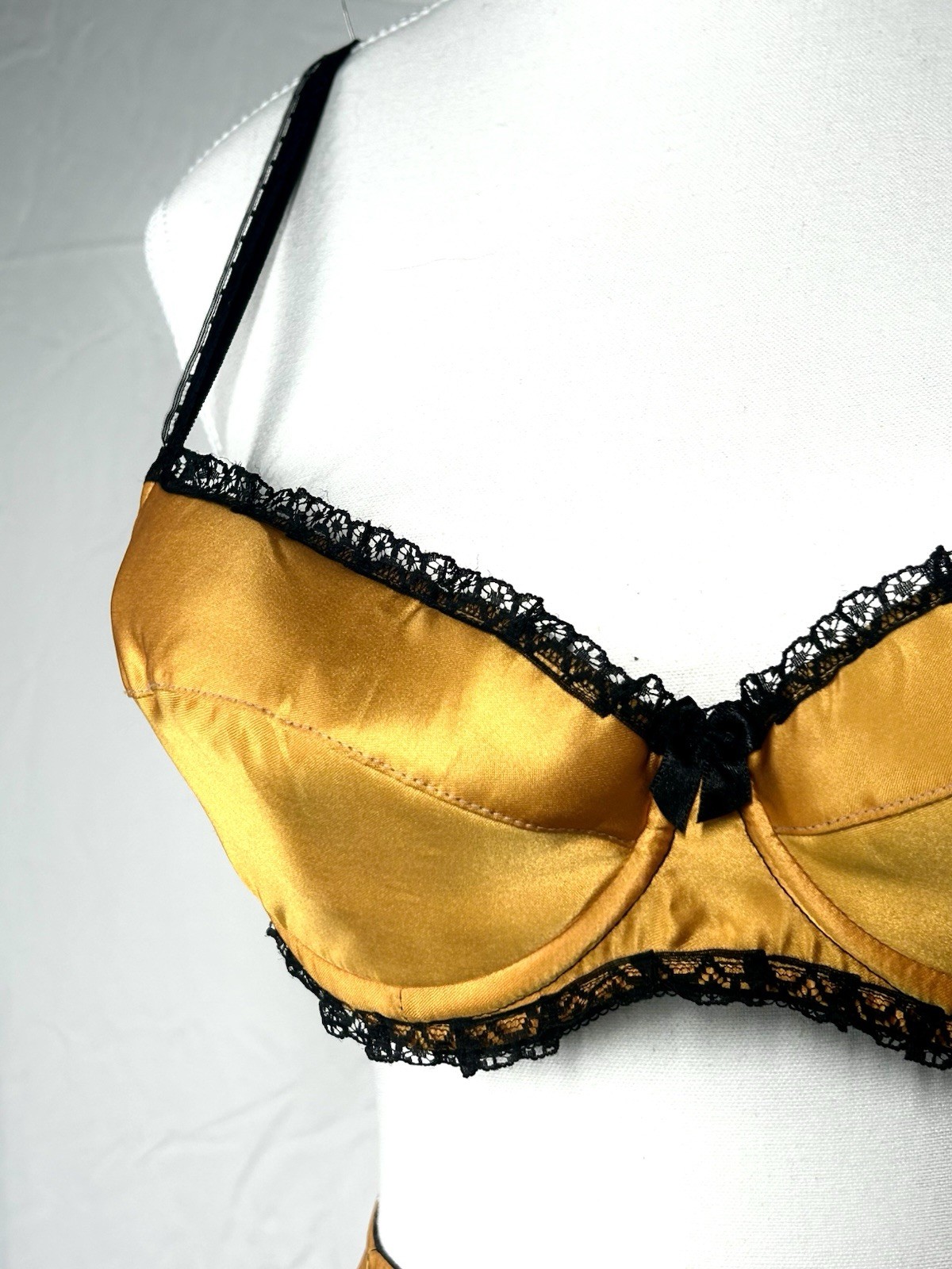 NWT Vintage Agent Provocateur Gold & Black Lingerie Bra & Garter 36A 34B Small