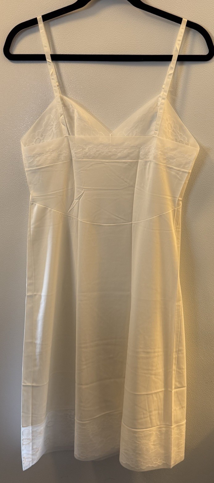 Vintage Vanity Fair White Mini Full Slip Sz 36 Nylon & Daisy Lace Lingerie NWOT
