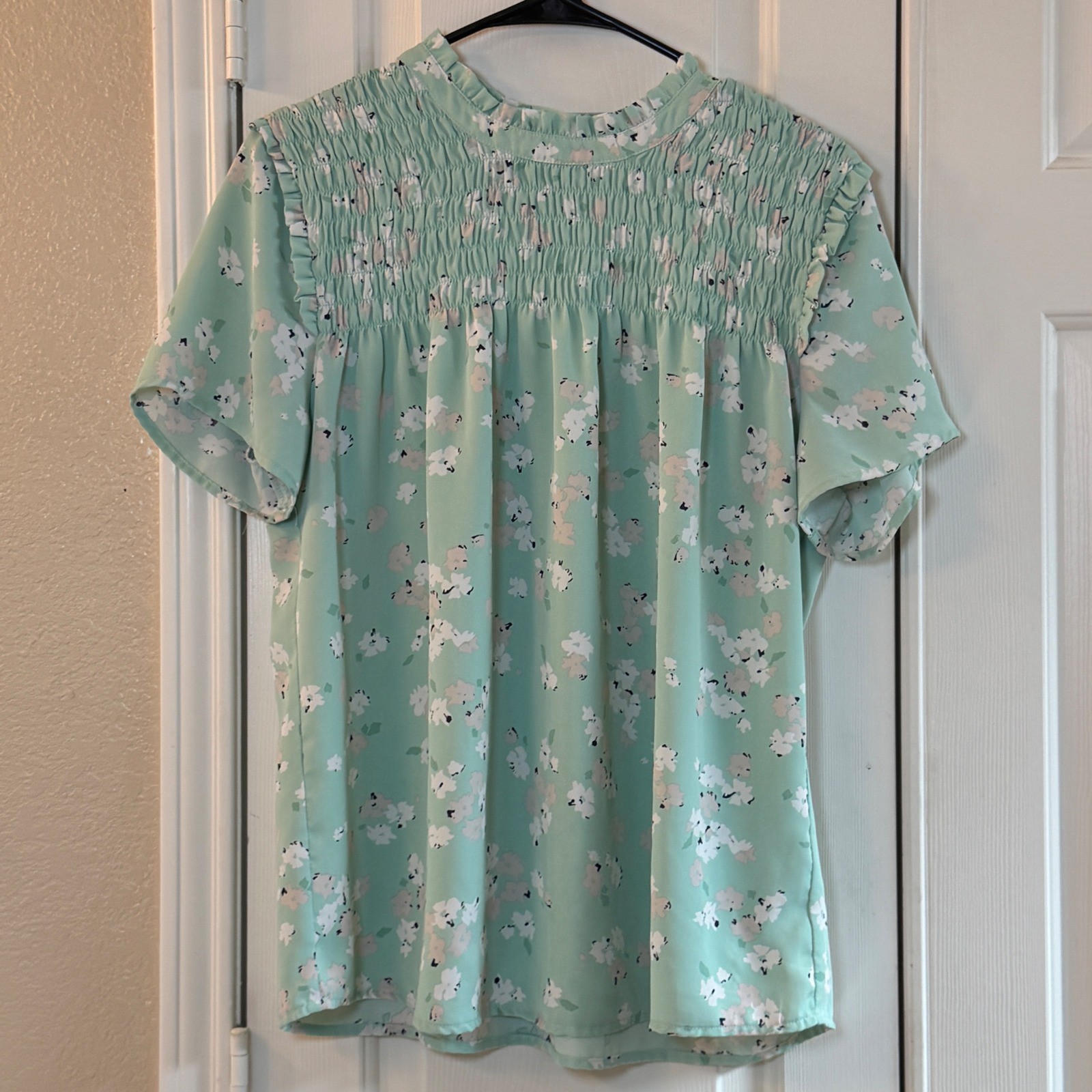 Mod Boutique Mint Green Flowy Floral Short Sleeve Seersucker Blouse Womens Sz M