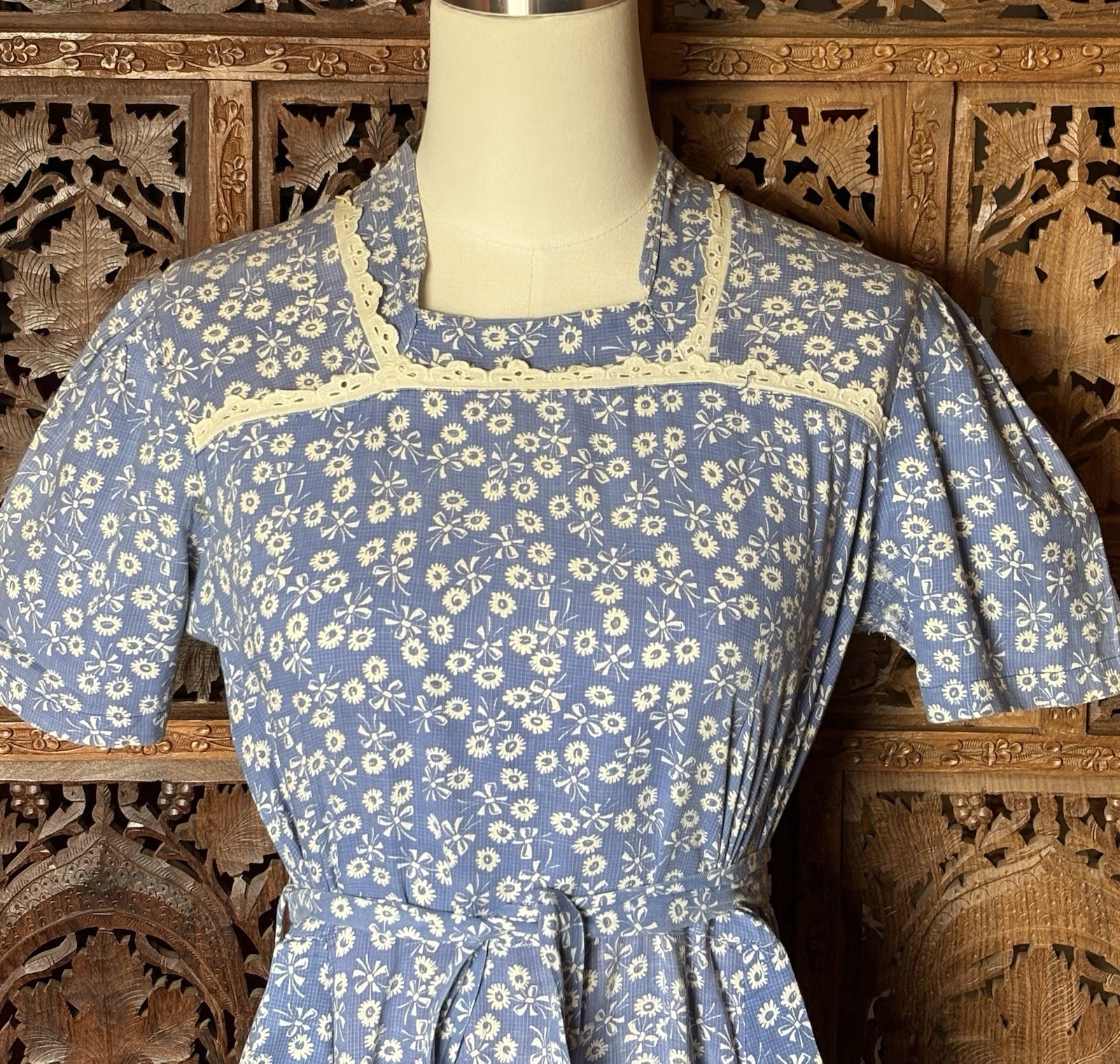 Vintage 40s 50s Blue Day Dress Calico White Floral Print Size M
