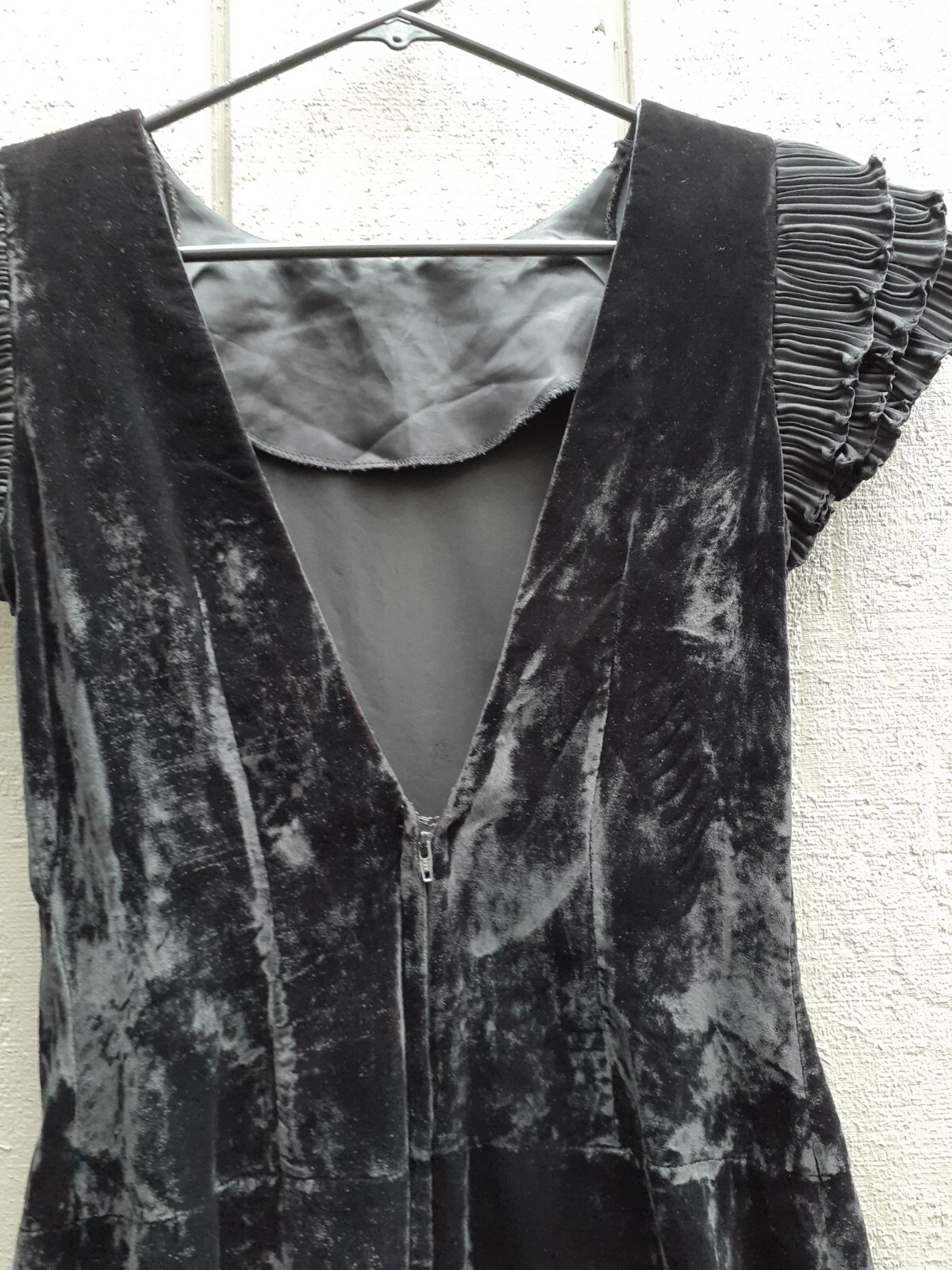 Vtg Nu-Mode Toronto Black Velvet Mini Dress Deep V Back Shoulder Pads XS Ruffled