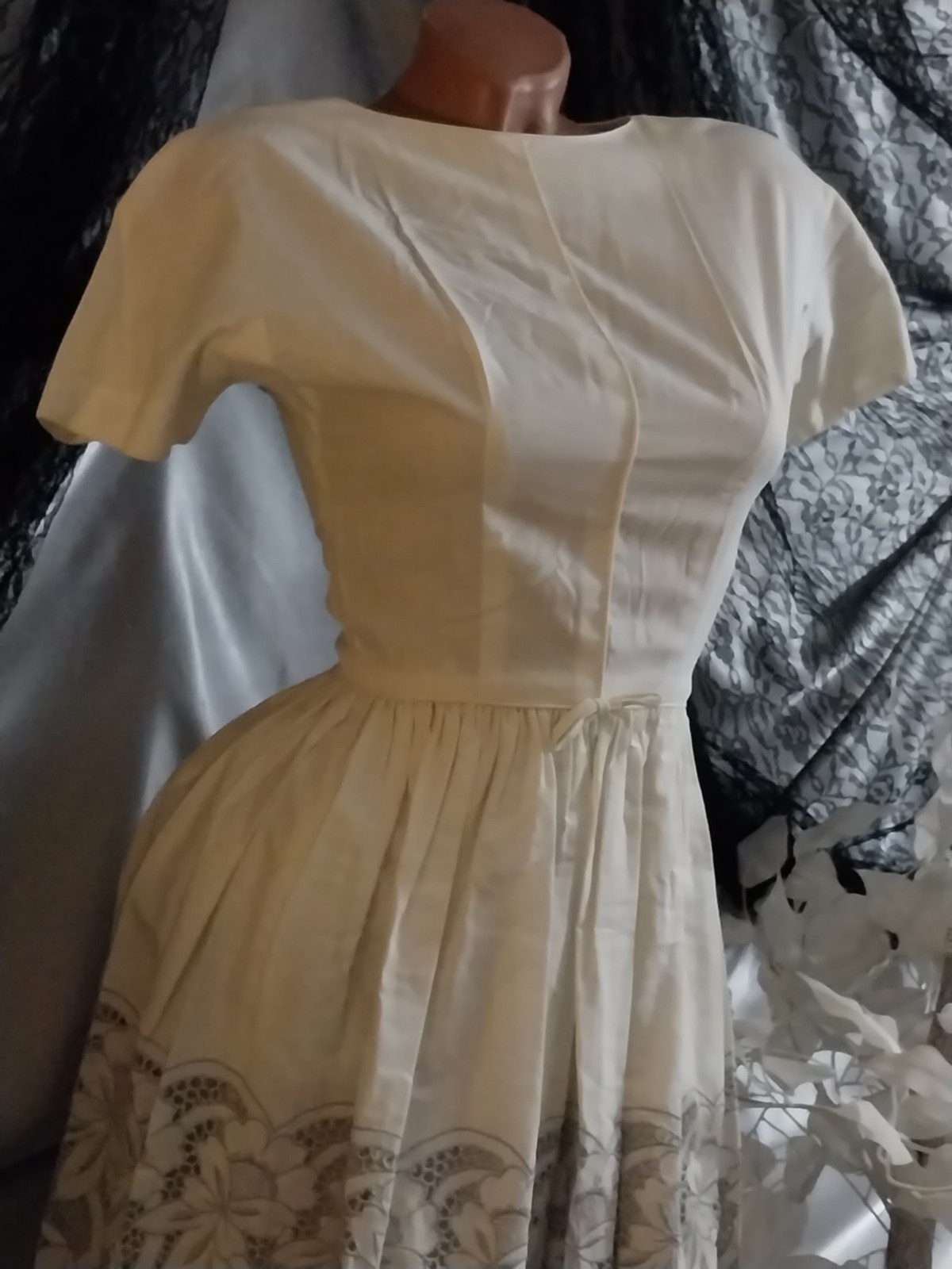 VTG 50’S LINEN LACE DOILY CUTWORK ROCKABILLY HOUSEWIFE FARMHOUSE COQUETTE DRESS