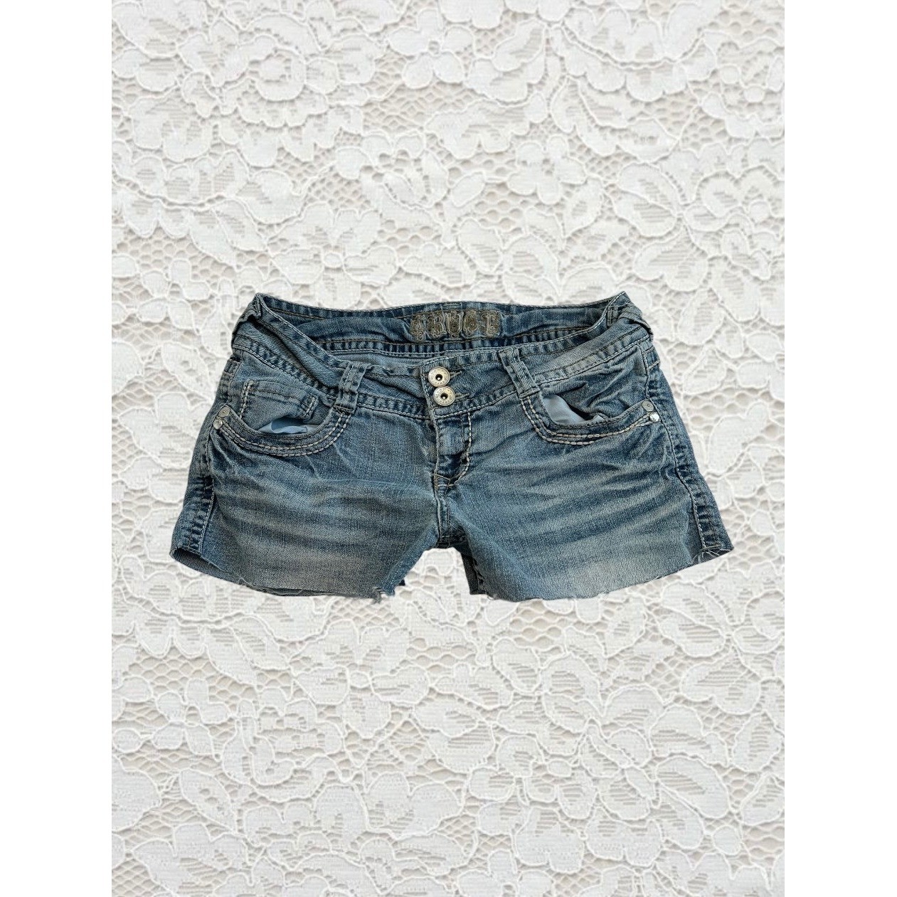 vinrage low rise denim mini shorts with cute butt pockets