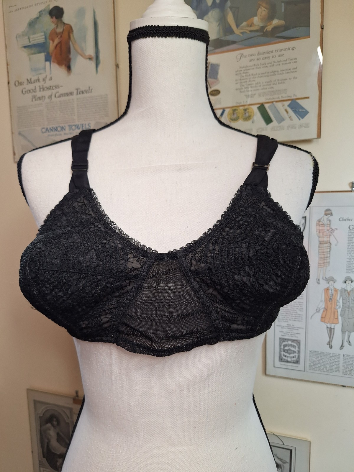 Life Romance Formfit Black vintage bullet bra 36C