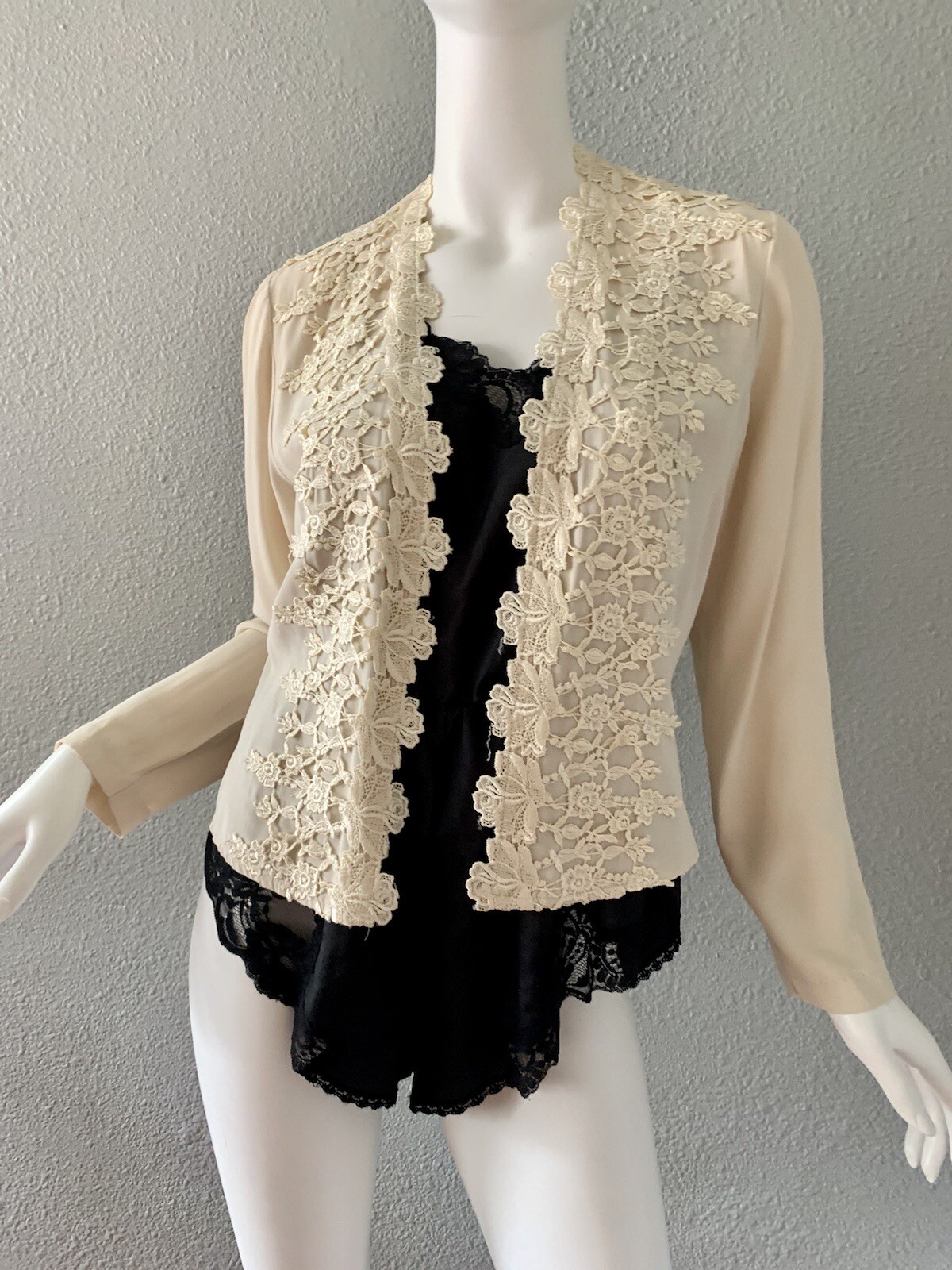 Vintage Beige Lace Cardigan Top
