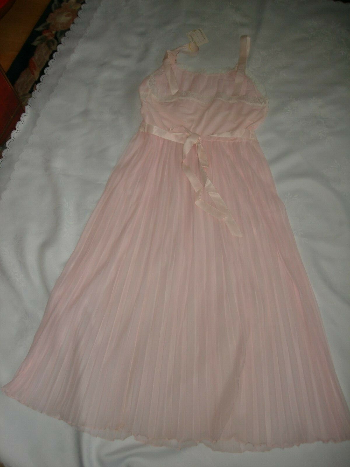 Vtg Beautiful 50’s Seamprufe Pink Nylon Lace Harmony Pleated Sheer Night Slip 34